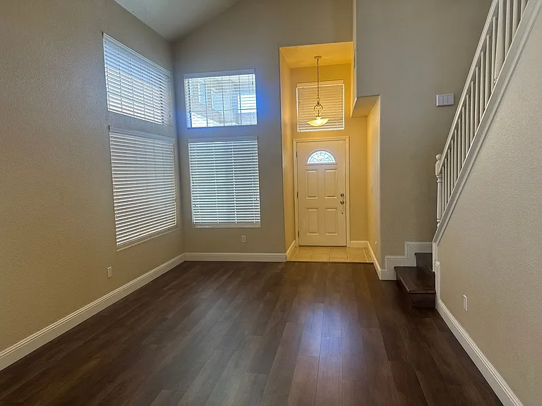 961 Celestine Cir — Photo 2