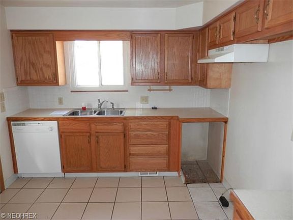 2nd image of 504 N Hawkins Ave
