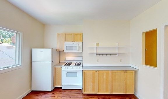 2nd image of 22 Boynton St #R3
