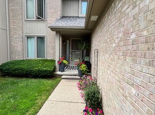 29640 Vista Ct, Farmington, MI 48331
