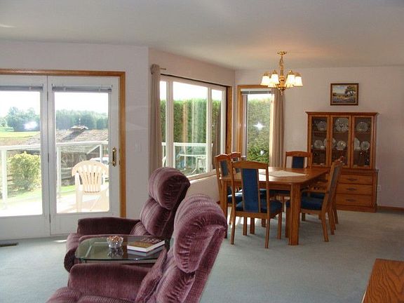 Living/Dining area