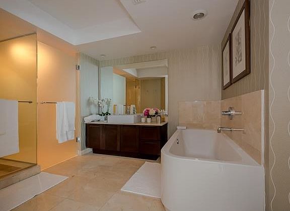 4th image of 150 Sunny Isles Blvd #1A1401