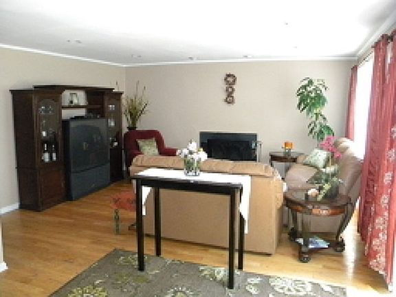 4th image of 6 Stratford Ln