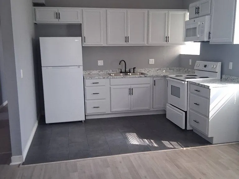 2912 E 33rd St — Photo 13