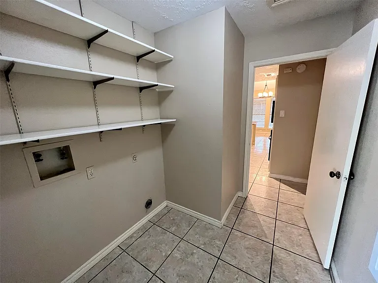 8507 Grove Park Dr — Photo 24