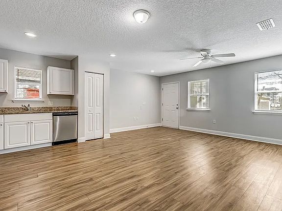 5th image of 2162 Schumacher Ave #2162