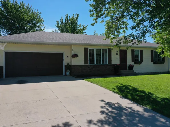 307 25th St SE, Willmar, MN 56201
