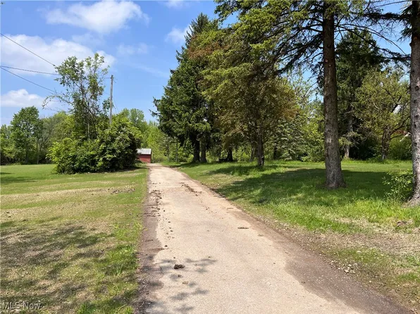 8986 Fairmount Rd, Novelty, OH 44072