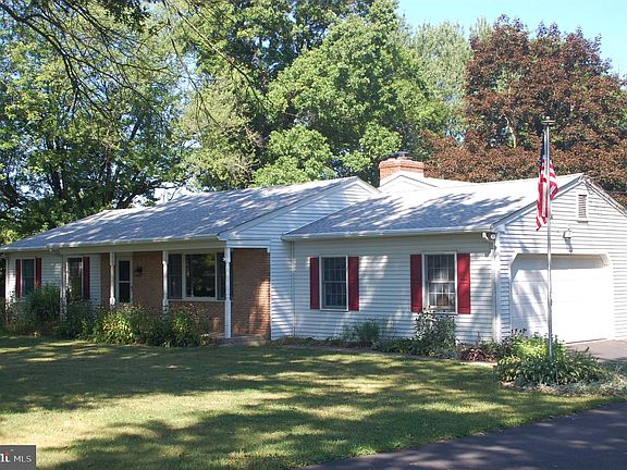 2nd image of 883 Kulp Rd