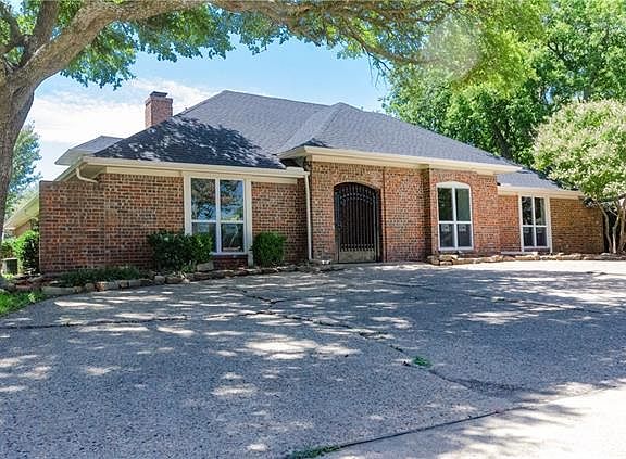 2nd image of 2605 Mariposa Cir