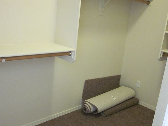 master bed room closet 