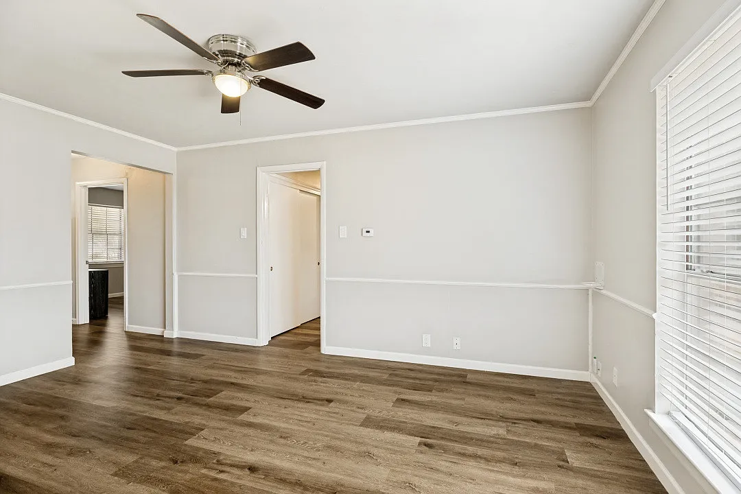 3 bed, 1370 sqft, $2,450 — Photo 4