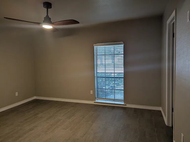 5700 Westchase Dr — Photo 8
