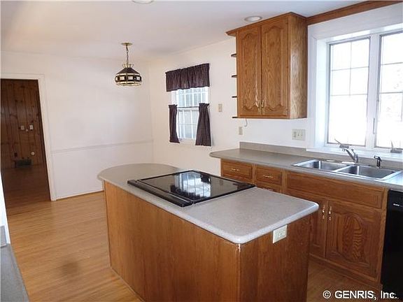 4th image of 12 High Hill Dr