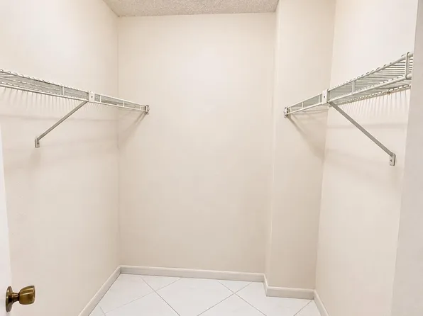2802 N 46th Avenue #B318, Hollywood, FL 33021