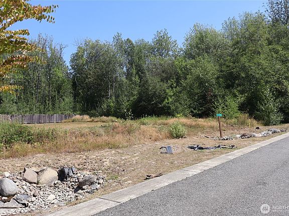 3rd image of 368 NW Ruth Lane