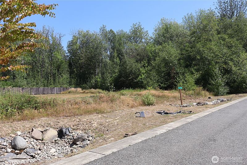 3rd image of 368 NW Ruth Lane