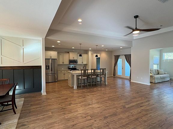 5th image of 202 Millwood Ct