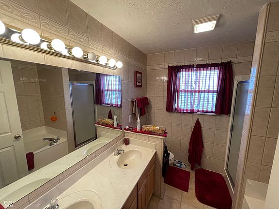 4th image of 5422 Montavia Ln