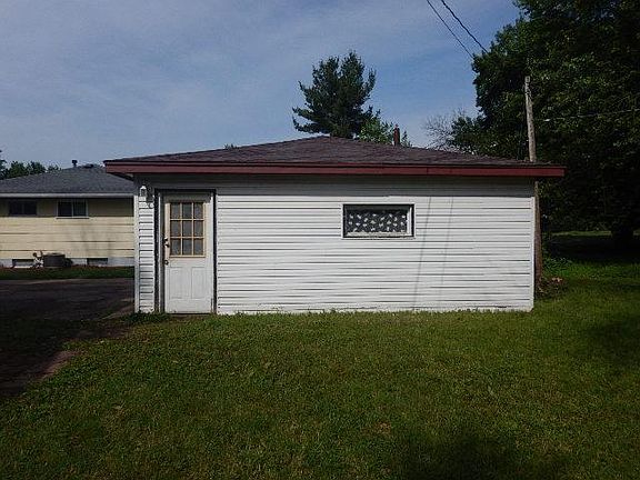 5th image of 12024 Oak Park Blvd NE