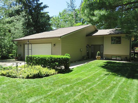 3rd image of 3351 N Douglas Dr