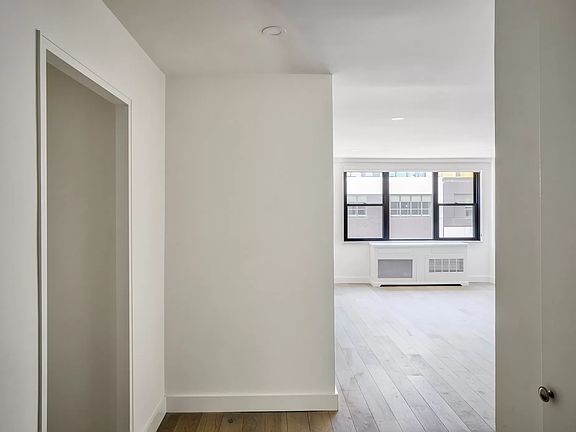 4th image of 235 E 57th St APT 8D