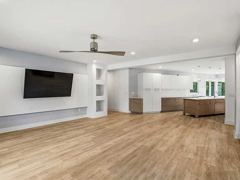 4515 N Lake Dr — Photo 14