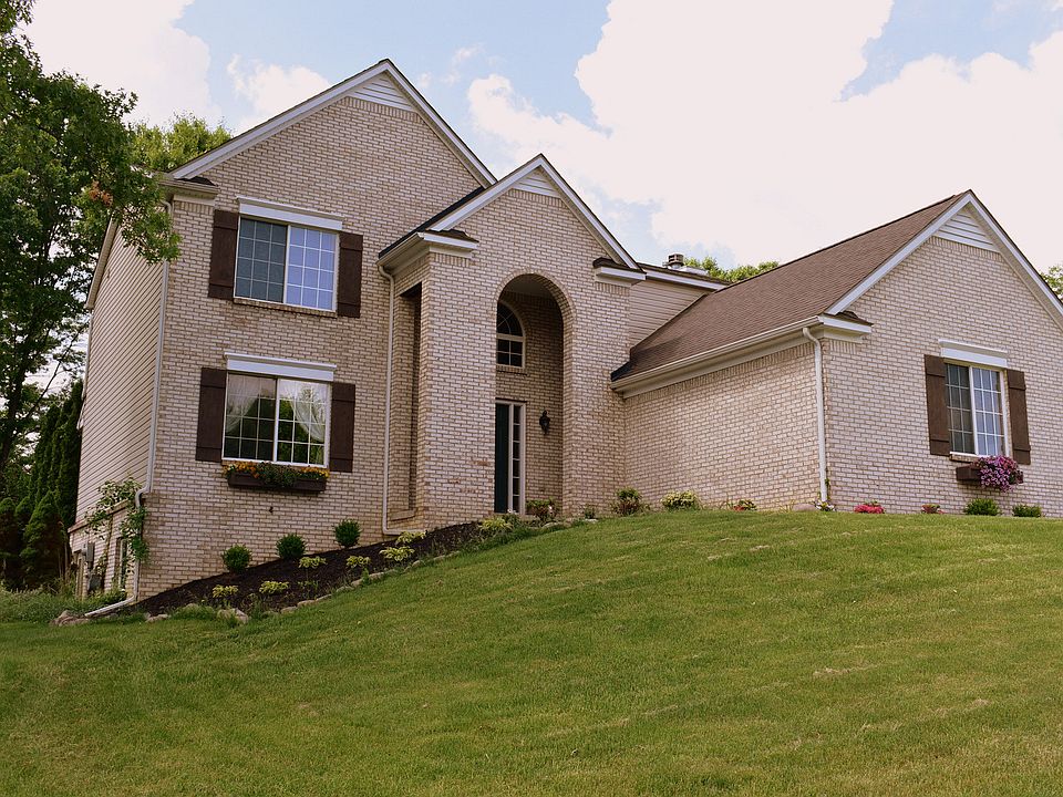 1st image of 586 River Oaks Dr