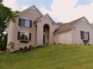 586 River Oaks Dr, Milford, MI