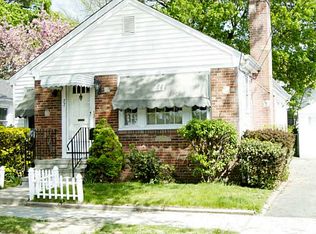 77 Farm St, Providence, RI 02909