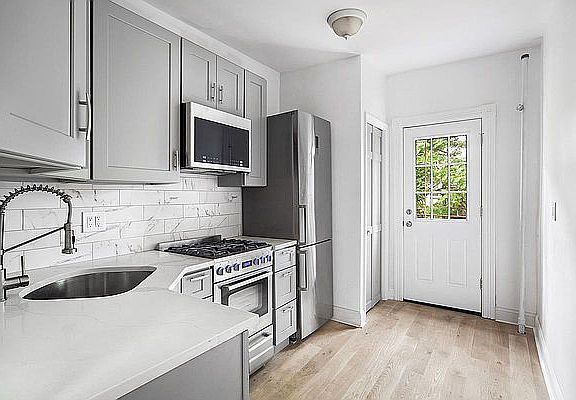 5th image of 294 S 5th St APT 3