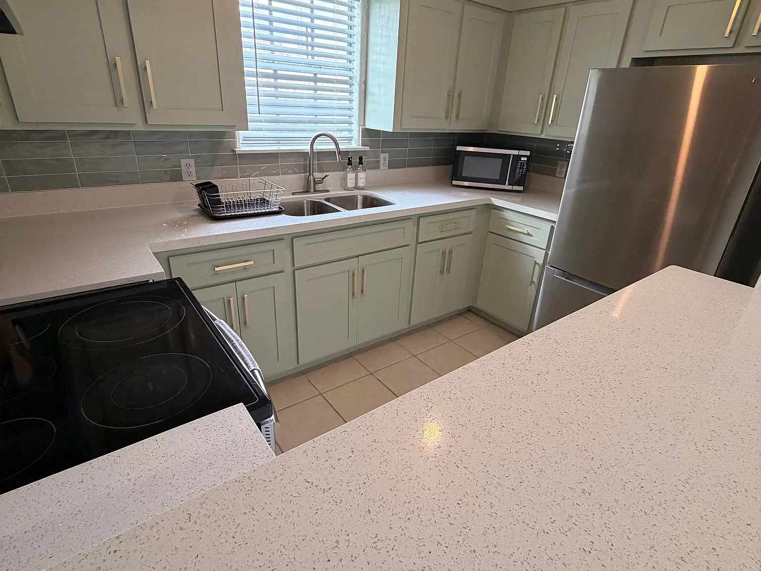 2 bed, 780 sqft, $2,200 — Photo 3