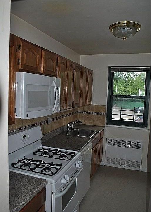 1st image of 210 Atlantic Ave APT B2e