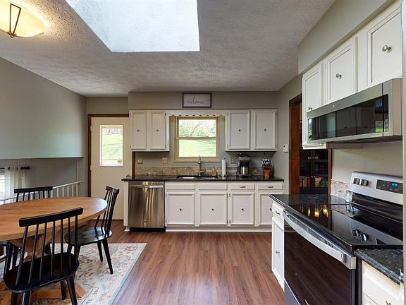 4th image of 5492 Yellowstone Dr