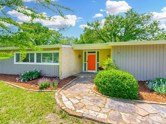 3rd image of 19 N Cypress Dr