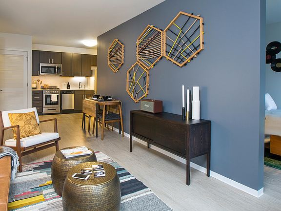 5th image of 165 W Superior St #2160891