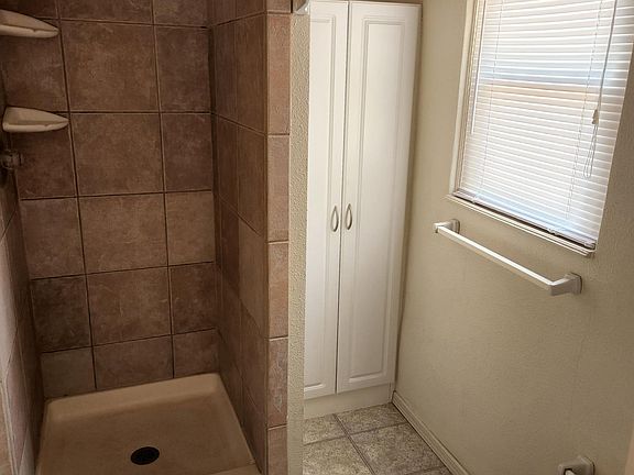 4th image of 338 W Mountain Ave #A