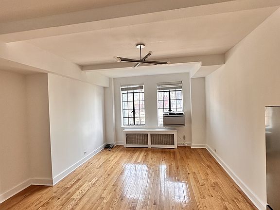 4th image of 320 E 42nd St APT 2203