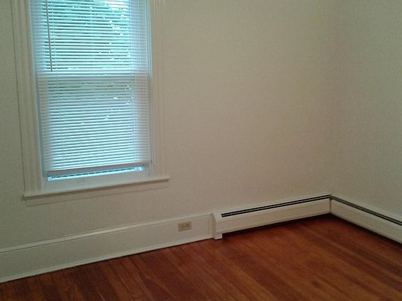 5th image of 90 Woodbury St #1R