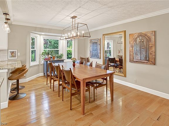 5th image of 634 Wellesley Cir