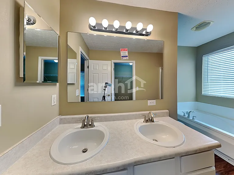 665 Norfolk Sq N — Photo 12