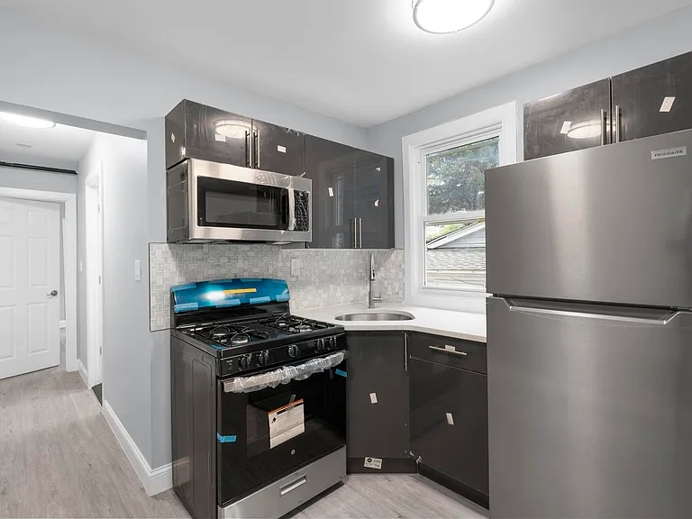 1874 Barnum Ave #2E — Photo 2