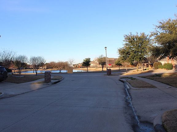 5th image of 313 Highland Park Ln