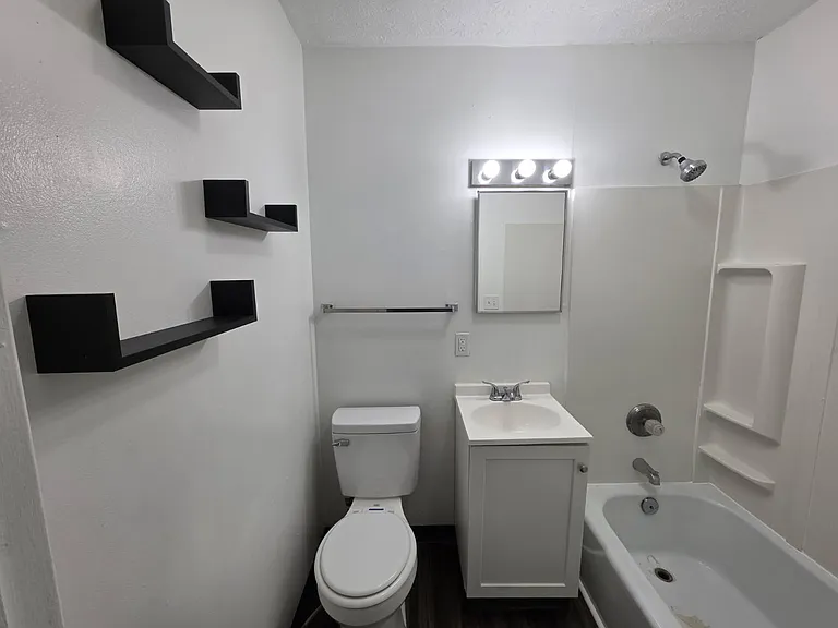 860 N Lincoln St #7 — Photo 5