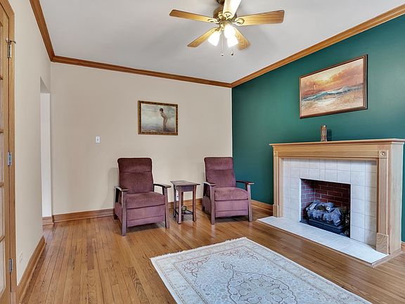 5th image of 1061 W Berwyn Ave APT 1