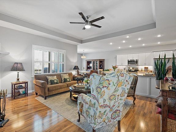 4th image of 758 Coltsfoot Ln
