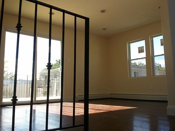 5th image of 281 Prentiss Ave