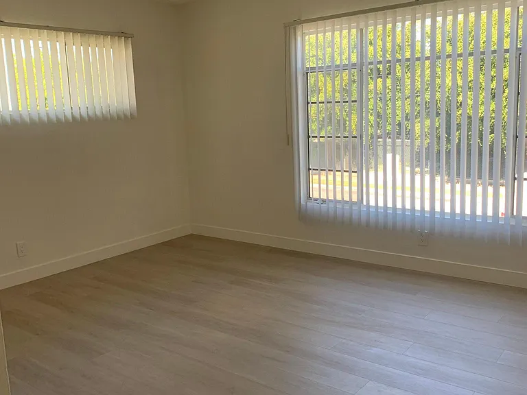 4 1241south Bundy Dr #4 — Photo 40