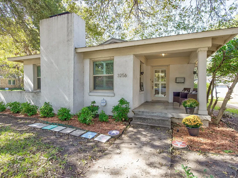 3256 Rogers Ave