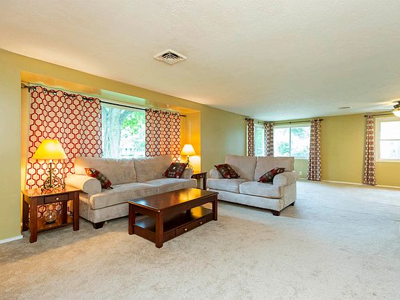 3rd image of 1603 Southbrook Dr